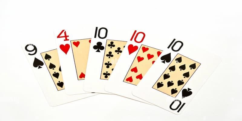 Ejemplo de mano de póker Trío o Three of a King